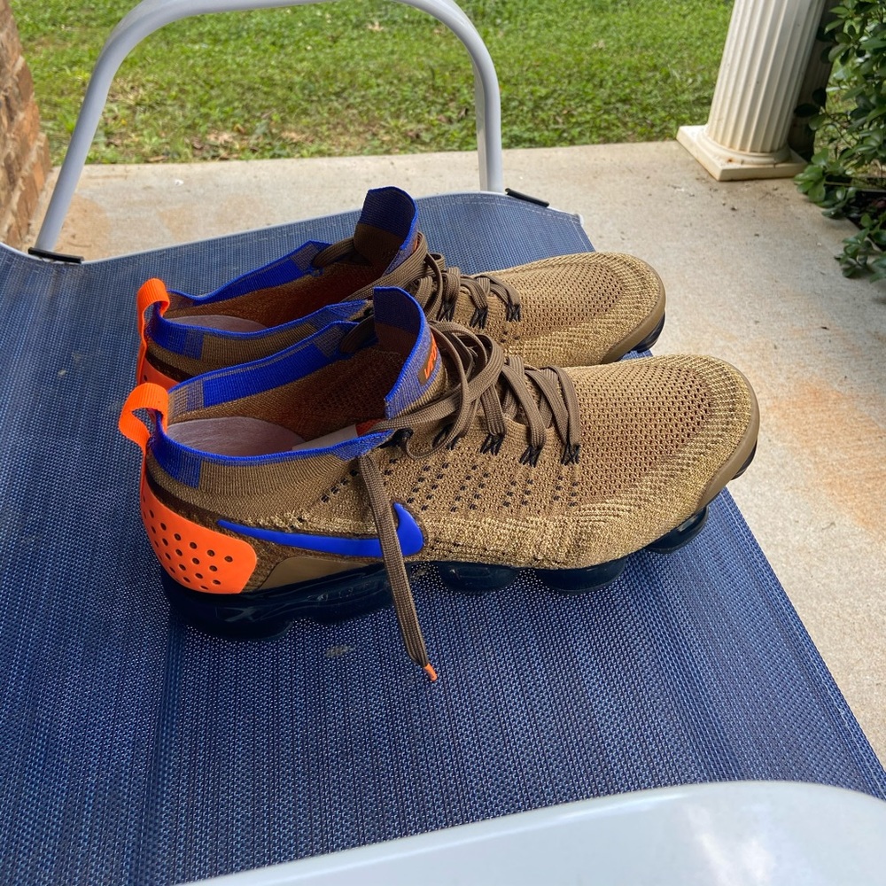 Men sneaker size 13